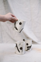 Load image into Gallery viewer, B&amp;W hand-built cup