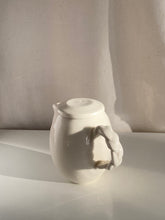 Load image into Gallery viewer, Porcelain teapot